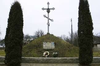 Klewań: kurhan sławy OUN-UPA w Klewaniu