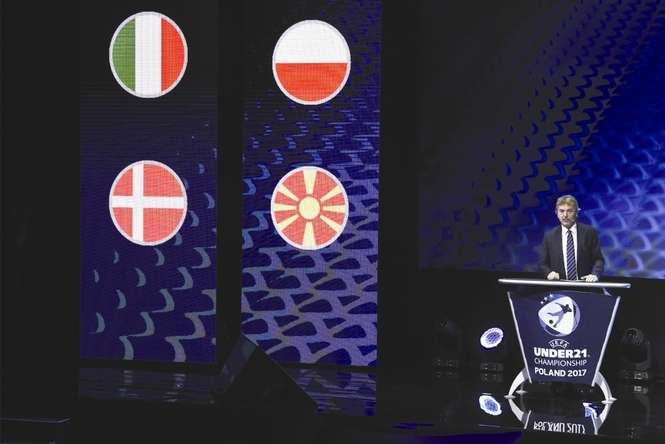 Losowanie grup Mistrzostw Europy UEFA EURO U21 Polska 2017 odbyło sie 1 grudnia w Krakowie z udziałem m.in. Zbigniewa Bońka. Grupa A: Polska, Słowacja, Szwecja, Anglia • Grupa B: Portugalia, Serbia, Hiszpania, Macedonia • Grupa C: Niemcy, Czechy, Dania, Włochy. Fot. UEFA<br />

