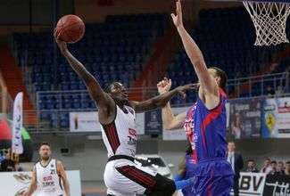 Fot. Wojciech Nieśpiałowski

Doug Wiggins (z piłką) rozegrał bardzo dobry mecz