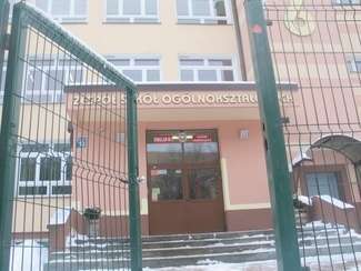 Spór powstał po tym, jak grono pedagogiczne z Gimnazjum nr 6 (na zdjęciu) wystąpiło do władz miasta, aby w miejsce ich szkoły utworzyć SP nr 6.