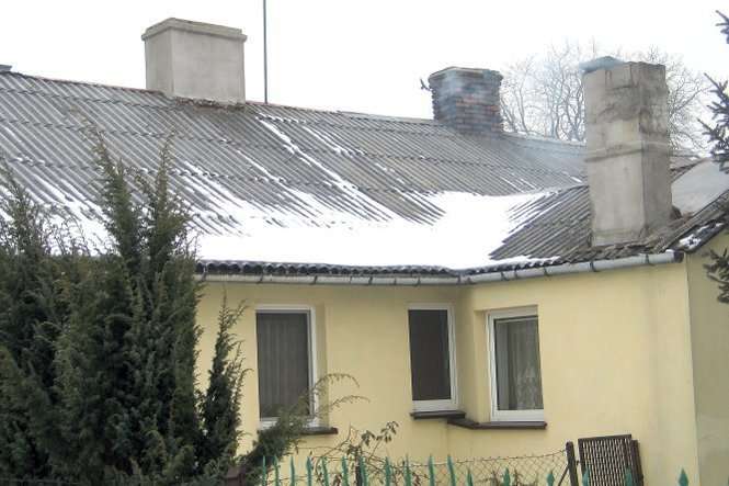 W Chełmie coraz trudniej znaleźć dom z eternitowym dachem