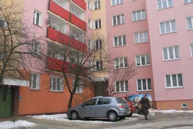Nad balkonami wytypowanych budynków przy ulicach Szymanowskiego i Wirskiego zostaną zainstalowane okapniki<br />
