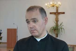 Kucharka i kościelna zamiast księdza "po kolędzie". Zbierały datki, święciły domy