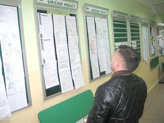 Starosta chce zlikwidować kolejki w Powiatowym Urzędzie Pracy i koszty jego funkcjonowania