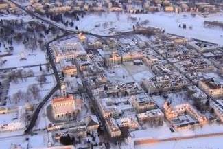Zaśnieżony Zamość z lotu ptaka (wideo)