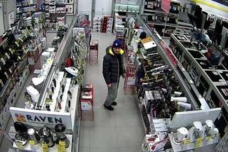 Złodziej w sklepie w Tomaszowie Lubelskim