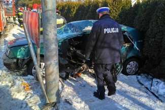 28-latek zmarł na miejscu mimo intensywnej akcji reanimacyjnej prowadzonej przez załogę pogotowia ratunkowego. 