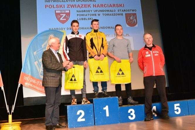 Bartosz Cielniak (w środku) aż trzy razy stawał na najwyższym stopniu podium