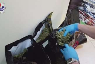 3,5 kg marihuany w mieszkaniu na Tatarach. Wpadło dwóch poszukiwanych