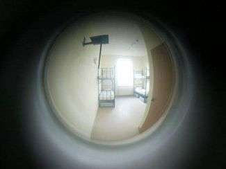 Zatrzymane przez policję osoby przebywają w policyjnym areszcie. (fot. Archiwum)