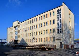 Mężczyzna podpalił się i wszedł do budynku starostwa. Trafił do szpitala