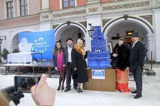 W styczniu na Rynku Wielkim obchodzono „Urodziny Bolesława Leśmiana”. Było czytanie poezji, urodzinowy tort, rzeźbienie głowy poety w bryle lodu, czy wysłanie 140 lampionów do nieba 