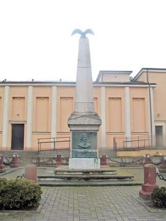 Porozumienie w sprawie remontu pomnika Tadeusza Kościuszki podpisali (od lewej) Edward Łągwa i Marian Mazurek oraz burmistrz Wiesław Muszyński