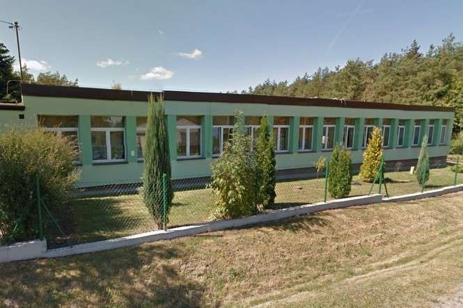 Szkoła w Dąbrówce