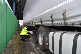 Skradziona naczepa miała wyjechać z Polski