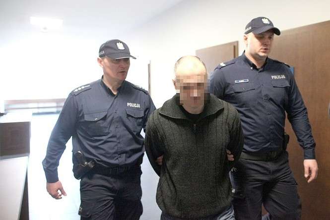 Po zatrzymaniu Uladzimir M. przyznał się do strzelenia przez drzwi. Wyrażał żal i skruchę. Grozi mu do 25 lat więzienia