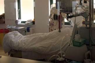  – Stan pacjenta jest bardzo ciężki, nadal jest zagrożenie życia – mówi dr n. med. Jarosław Kopertowski, lekarz koordynujący oddziału anestezjologii i intensywnej terapii SPZOZ w Łęcznej.