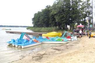 Jedna z wypożyczalni sprzętu wodnego w Okunince