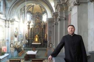 Prace w kościele przy ul. Królewskiej 9 w Lublinie będą kosztowały ok. 6 mln zł. Na zdjęciu ks. Bogusław Suszyło, rektor kościoła p.w. św. Piotra Apostoła
