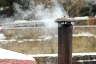 Nowy wóz dla strażników. Umożliwi m.in. pobranie próbek dymu