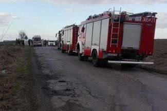 Łubki: Bus przewrócił się na bok. Trzy osoby w szpitalu