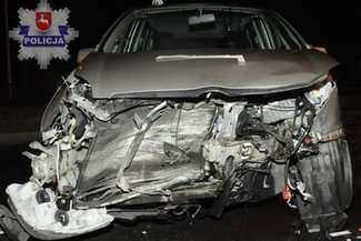 Wyjeżdżał z parkingu i zderzył się ze skodą. Trzy osoby w szpitalu