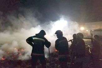 29 marca, Piszczac w pow. bialskim. Ogień z płonących traw przedostał się na działkę, na której składowano 200 bel słomy...
