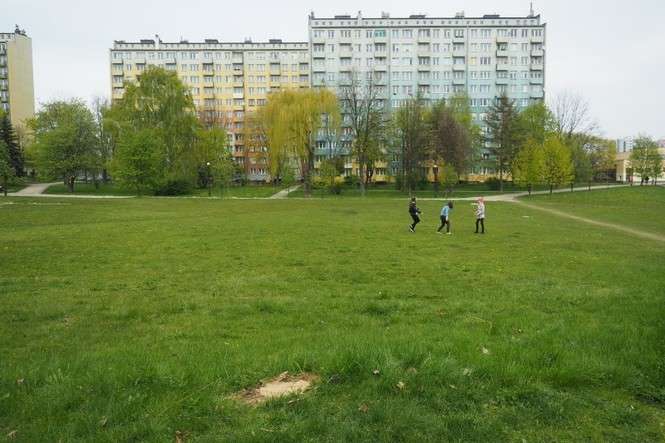 Mieszkańcy osiedla Piastowskiego zagłosowali przeciwko inwestycji, która, zdaniem wielu z nich, byłaby komercyjnym apartamentowcem, postawionym na zielonym placu