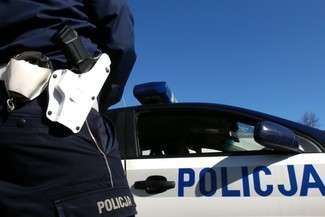 Butelką w głowę. Wtargnęli na posesję i brutalnie napadli właściciela