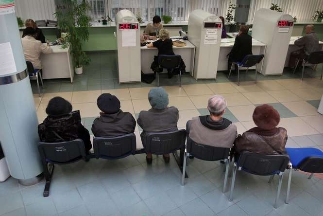 Z powodu obniżenia wieku emerytalnego w ostatnim kwartale roku do ZUS w województwie lubelskim może wpłynąć nawet 16 tysięcy dodatkowych wniosków o emeryturę