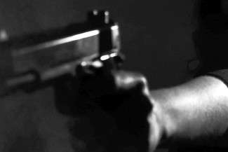 "Wiedziałeś, do kogo strzelasz!" Kula dla syna trafiła matkę