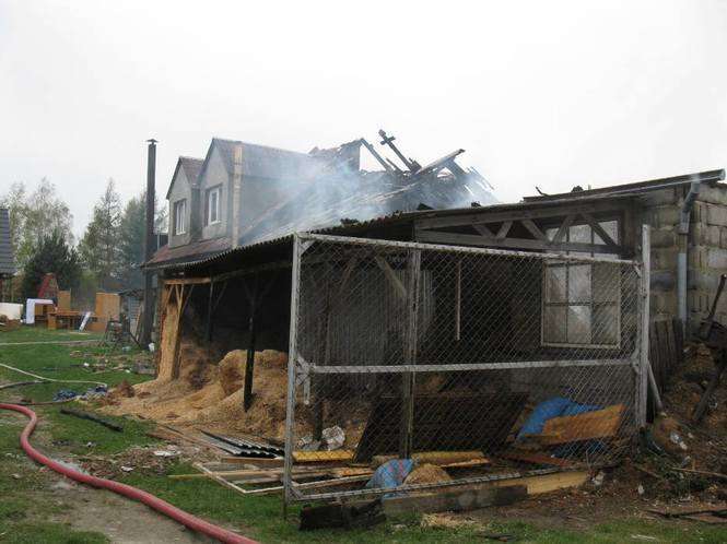 Spalony dom w Okunince