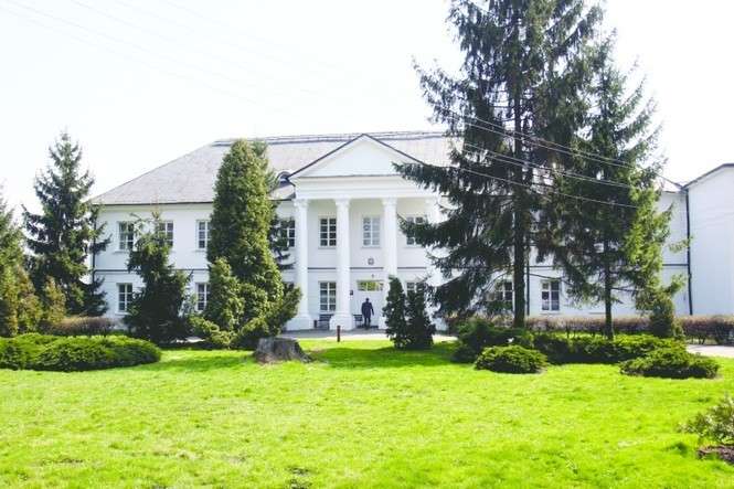 O pałac w Bystrzycy rodzina Rojowskich stara się od 1998 roku