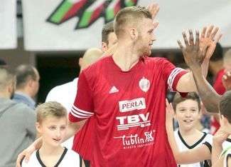 Wejściówki na mecz z SIarką będą kosztowały jedynie 5 zł. Po zakończeniu spotkania fani będą mogli zejść na parkiet, aby porozmawiać z zawodnikami
