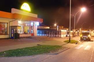 Wysadzili bankomat, w trakcie ucieczki spalili samochód (zdjęcia)