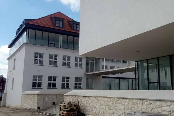 Budowa szkoły w Kazimierzu Dolnym budzi wiele wątpliwości. Zajęła się już tym Najwyższa Izba Kontroli. Postępowanie w tej sprawie prowadzi też Prokuratura Okręgowa w Lublinie