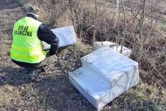 Przemytnicy na motolotni. Latają i zrzucają jak chcą i kiedy chcą