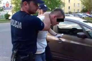 Pijany kierowca wjechał w dzieci idące z matką. Nie udało się uratować nóżki 2-latki