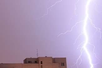 Burze w woj. lubelskim: Na Zamojszczyźnie grad i wyładowania atmosferyczne