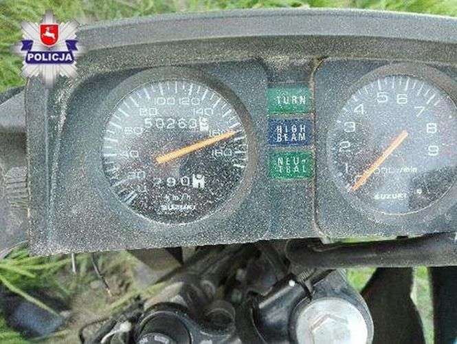 Licznik motocykla zatrzymał się na prędkości 165 km/h. 