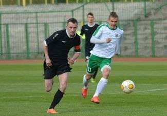 Damian Kupisz (w białej koszulce) zdobył trzy gole w starciu Hetmana z Lewartem