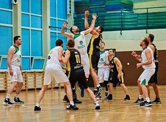 Pierwsza piłka sobotniego finału w górze
