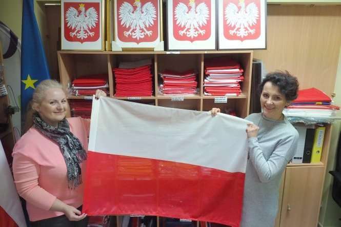 Aneta Zdyb (z prawej) i Ewa Kozieł: Więcej zamówień przyjmujemy nie tylko przed 3 Maja, ale też przed Narodowym Świętem Niepodległości