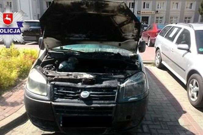 We wtorek w centrum Świdnika zapalił się samochód