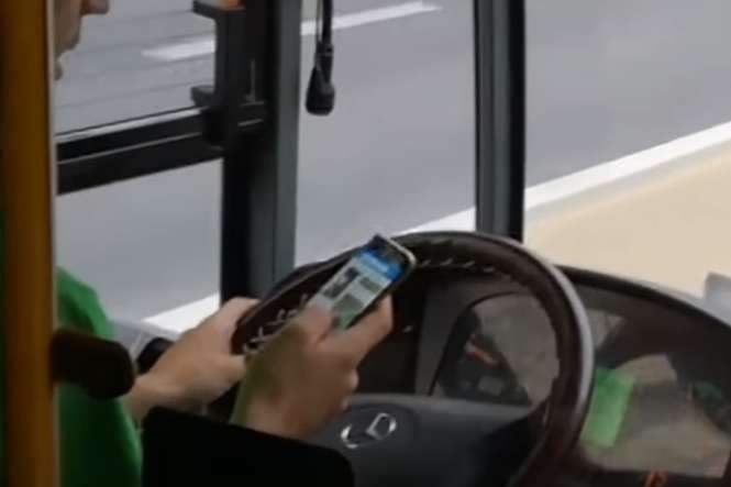 Kadr z filmu nagranego przez jednego z pasażerów