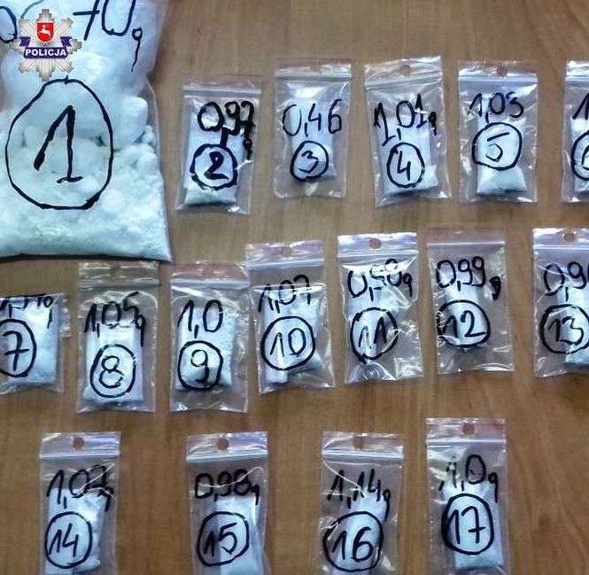 Policjanci znaleźli w mieszkaniu 29-latka 300 porcji amfetaminy.