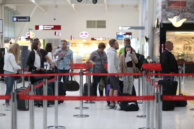 Dla podróżnych do Barcelony przygotowano tapas, które umiliły im oczekiwanie na lot
