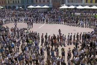 Rynek zapełnił się tancerzami. Chodziło o rekord Polski