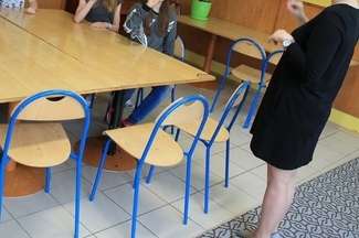 Szkoła chce od uczniów opłaty za świadectwo? "To niezgodne z prawem"