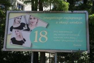 Jeden z billboardów z życzeniami dla 18-letniej Oliwii stanął przy szkole przy Al. Racławickich w Lublinie
